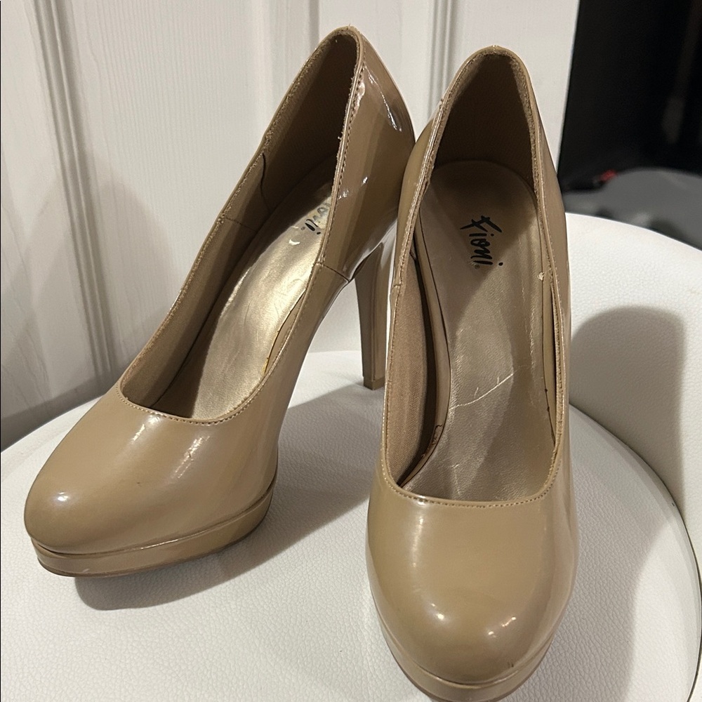 FIONI Clothing Women's Beige Heels